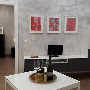 https://etnea-street-apartment.taorminaitalyhotels.com